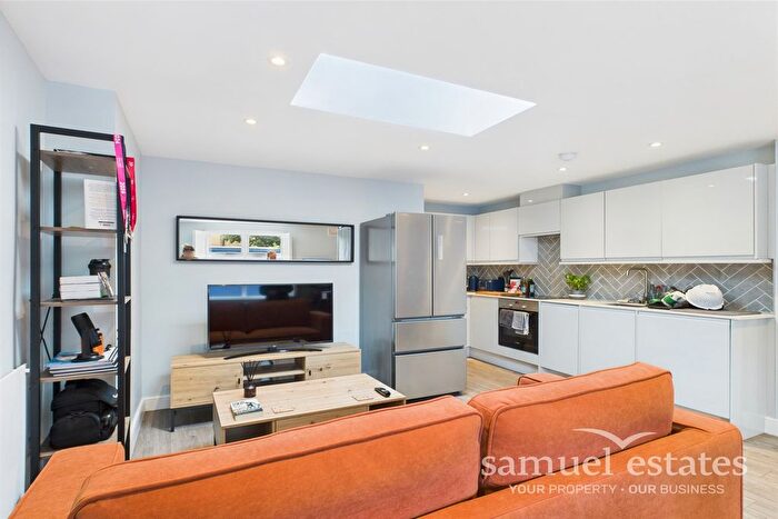 1 Bedroom Flat For Sale In Deburgh Road, Colliers Wood, SW19