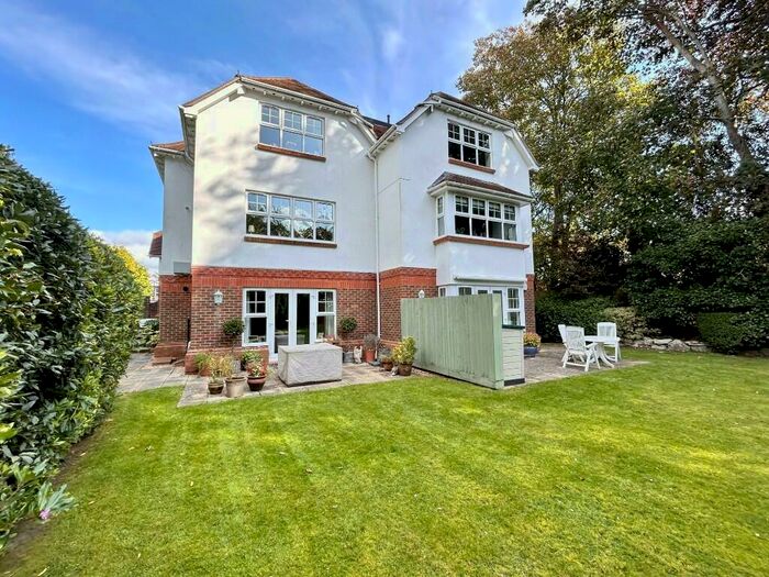 2 Bedroom Flat To Rent In Skerryvore Court, Westbourne, BH4