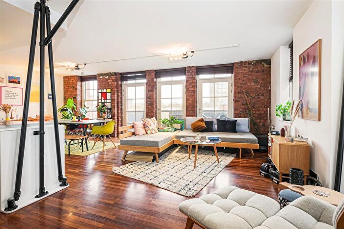 2 Bedroom Flat To Rent In Green Walk, London, SE1