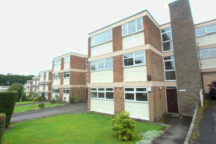 2 Bedroom Flat To Rent In Newton Court, Leeds, LS8