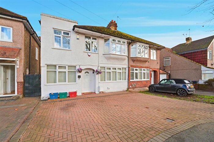 3 Bedroom Semi Detached House For Sale In The Drive, Feltham, TW14