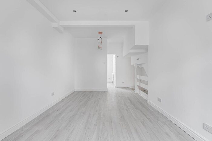 Studio To Rent In Glenburnie Road, Tooting Bec, London, SW17