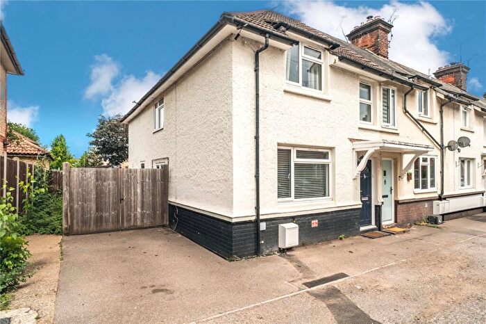 3 Bedroom End Of Terrace House For Sale In Kingsmead, Alton, Hampshire, GU34