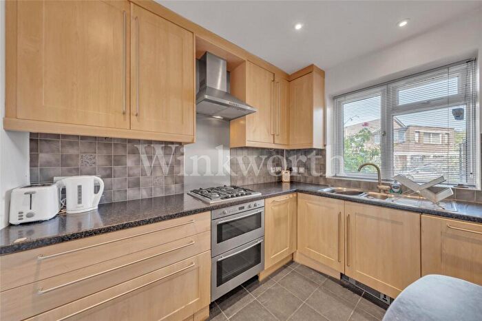 2 Bedroom Apartment To Rent In Finchley Road, London, NW11