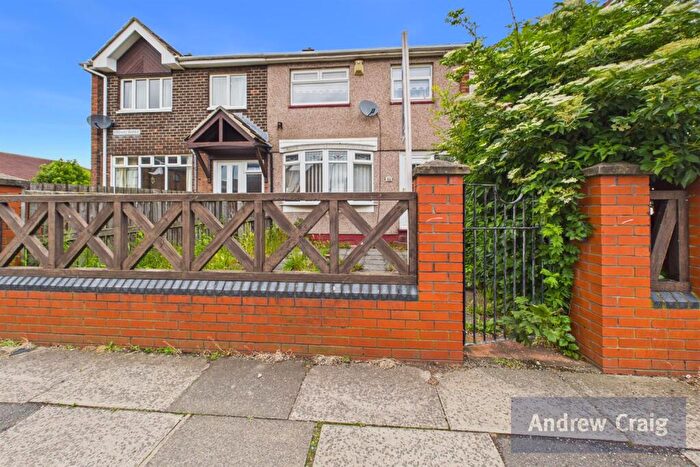 3 Bedroom Semi-Detached House For Sale In Keighley Avenue, Downhill, SR5