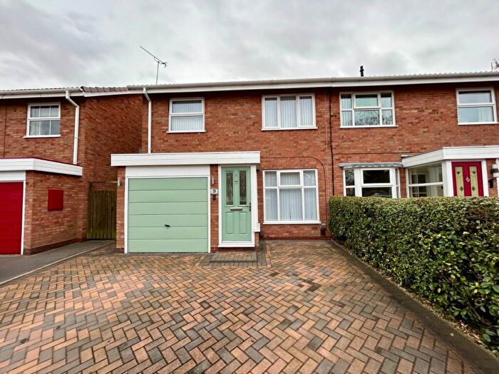 3 Bedroom Semi-Detached House To Rent In Edgmond Close, Redditch, Worcestershire, B98