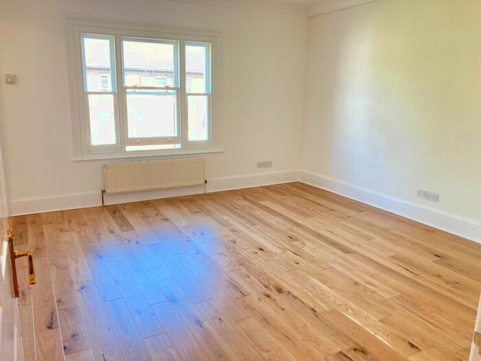 Studio To Rent In Very Near Ealing Broadway Shopping Centre, Ealing Broadway, W5