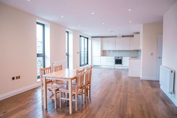 3 Bedroom Duplex To Rent In King Court, Dod Street, London, Greater London, E14