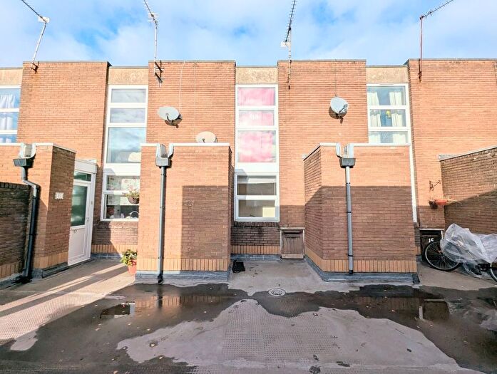2 Bedroom Maisonette For Sale In Somerset Square Nailsea, Bristol, Avon, BS48