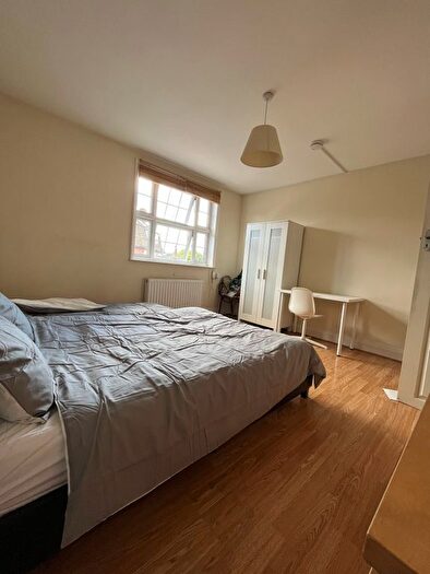 4 Bedroom Flat To Rent In Noel Road, London, W3