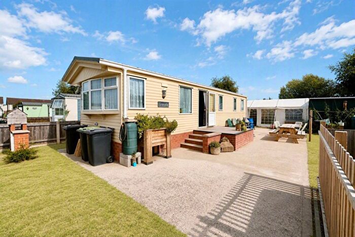3 Bedroom Bungalow For Sale In Bradestone Road, Nuneaton, Warwickshire, CV11
