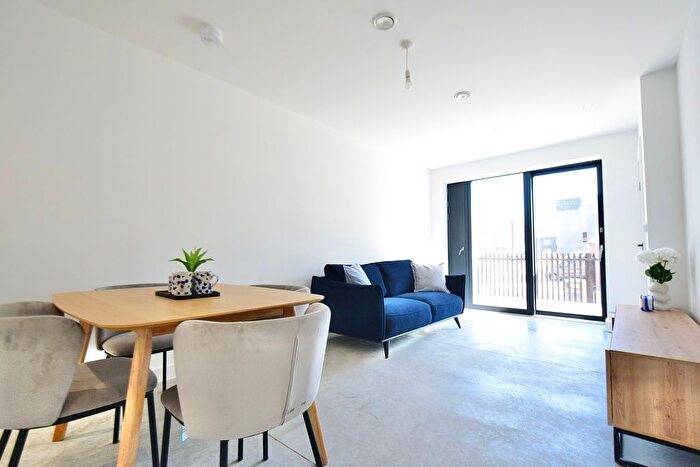 2 Bedroom Town House To Rent In Clarence Road, Leeds, LS10