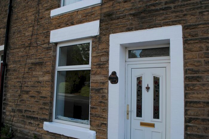 2 Bedroom Terraced House To Rent In Gladstone Street, Glossop, Derbyshire, SK13
