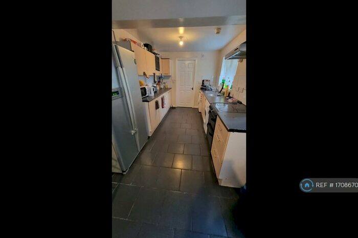 7 Bedroom Terraced House To Rent In Crofton Street, Manchester, M14