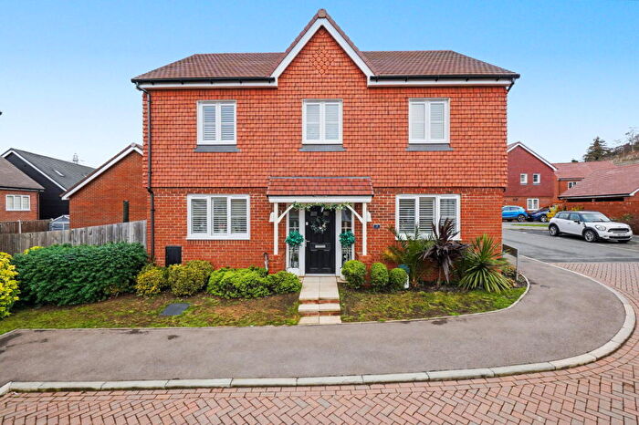 4 Bedroom Detached House For Sale In Mason Lane, Peters Village, Wouldham, Kent, ME1