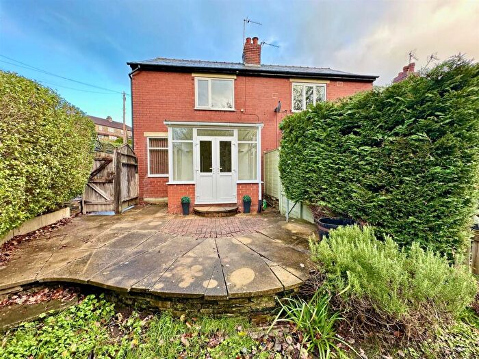 2 Bedroom End Of Terrace House For Sale In Sunnybank Drive, Greetland, Halifax, HX4