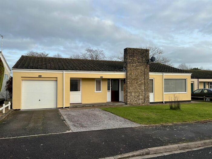 4 Bedroom Bungalow To Rent In Holmeleaze, Steeple Ashton, Trowbridge, BA14
