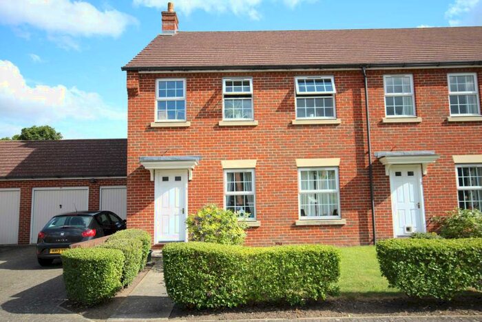 1 Bedroom Flat To Rent In Pottery Court, Fairford Leys, HP19