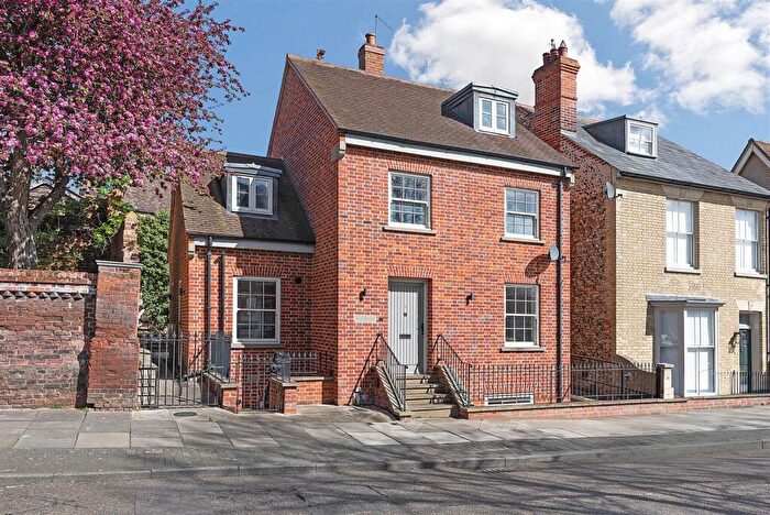 5 Bedroom Detached House For Sale In Looms Lane, Bury St. Edmunds, IP33