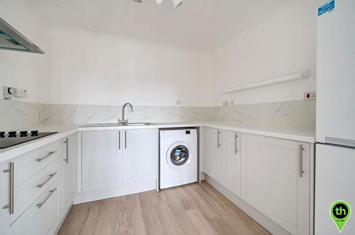 2 Bedroom Apartment To Rent In Springwood Crescent, Edgware, HA8