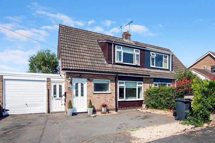 3 Bedroom Semi-Detached House For Sale In Byron Crescent, DE12