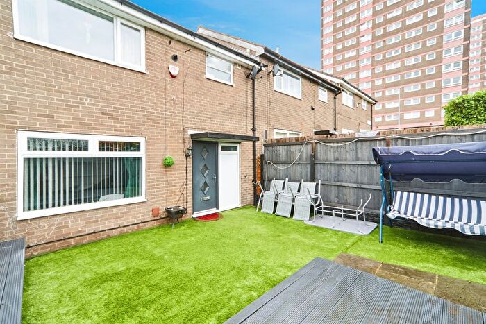 3 Bedroom Terraced House For Sale In Gamble Hill Chase, Leeds, LS13