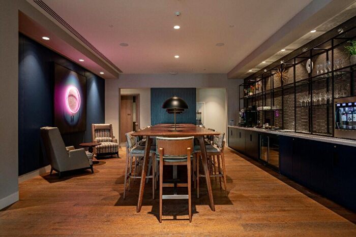 2 Bedroom Apartment To Rent In George Street, London, E14