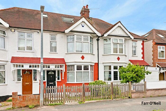 4 Bedroom Terraced House For Sale In Chestnut Avenue, Buckhurst Hill, IG9