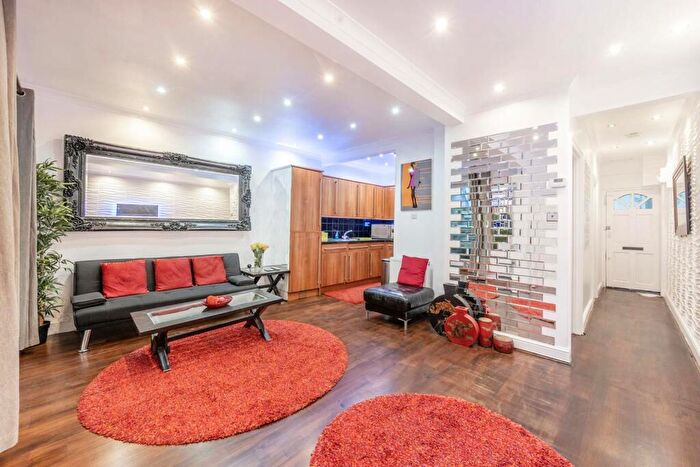 2 Bedroom Flat To Rent In Edith Grove, Chelsea, London, SW10