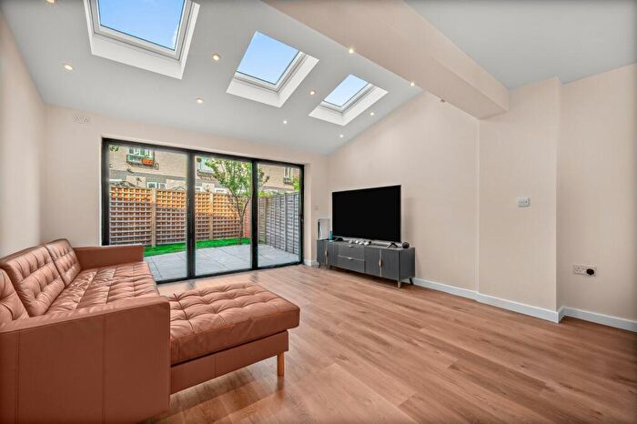 4 Bedroom Terraced House To Rent In Cookham Crescent, Surrey Quays, SE16