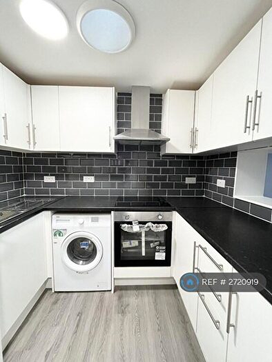 3 Bedroom Flat To Rent In East Barnet Road, Barnet, EN4
