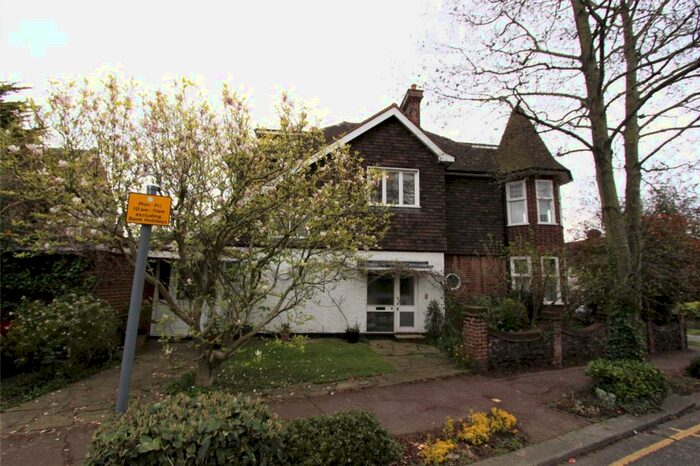 3 Bedroom Detached House To Rent In Mount Avenue, Westcliff-on-Sea, Essex, SS0