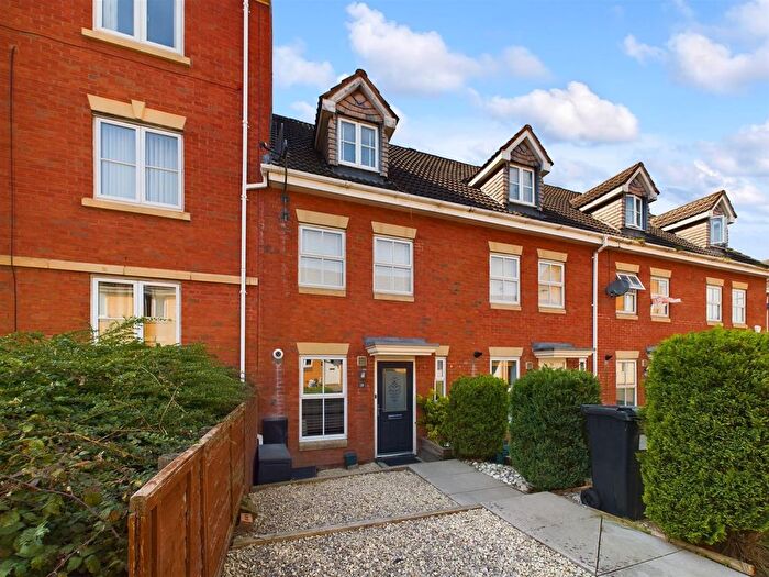 3 Bedroom Town House To Rent In Julius Close, Emersons Green, Bristol, BS16