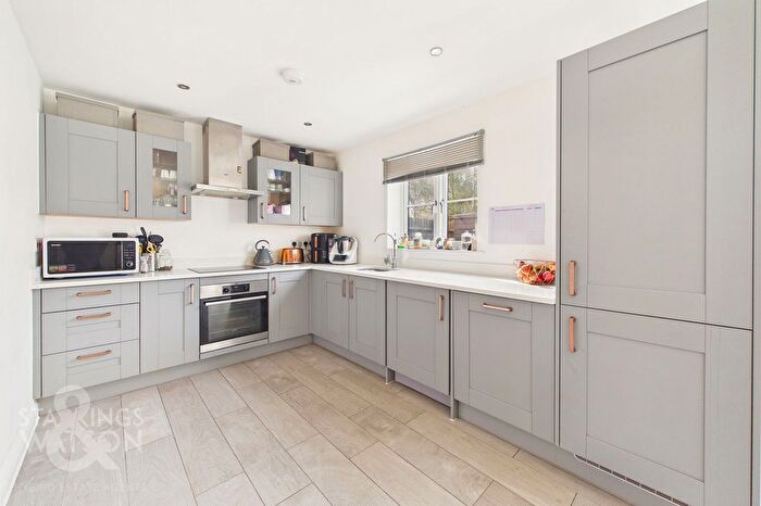 3 Bedroom Semi-detached House For Sale In Goodrum Close, Ashwellthorpe, Norwich, NR16