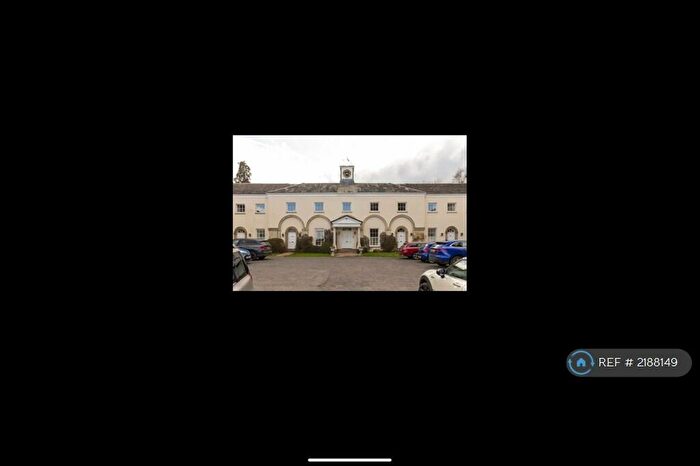 2 Bedroom Flat To Rent In Shardloes, Amersham, HP7