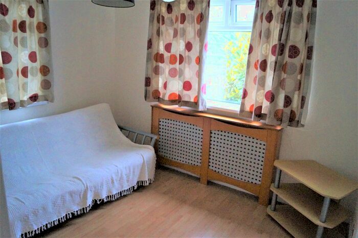 1 Bedroom Flat To Rent In Green Lanes, London, N13