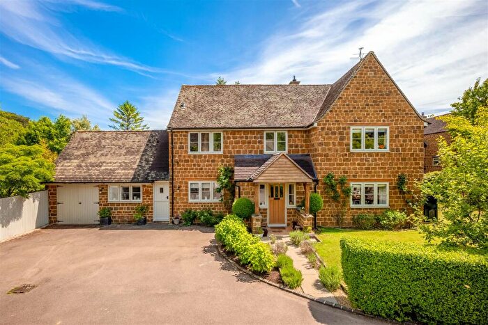 4 Bedroom Detached House For Sale In Enstone Road, Little Tew, OX7