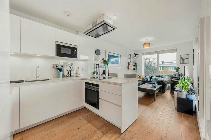 2 Bedroom Flat To Rent In Brixton Water Lane, London, SW2