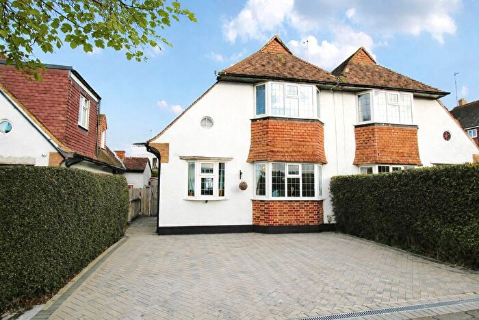 3 Bedroom Semi Detached House For Sale In Harbourfield Road, Banstead, SM7