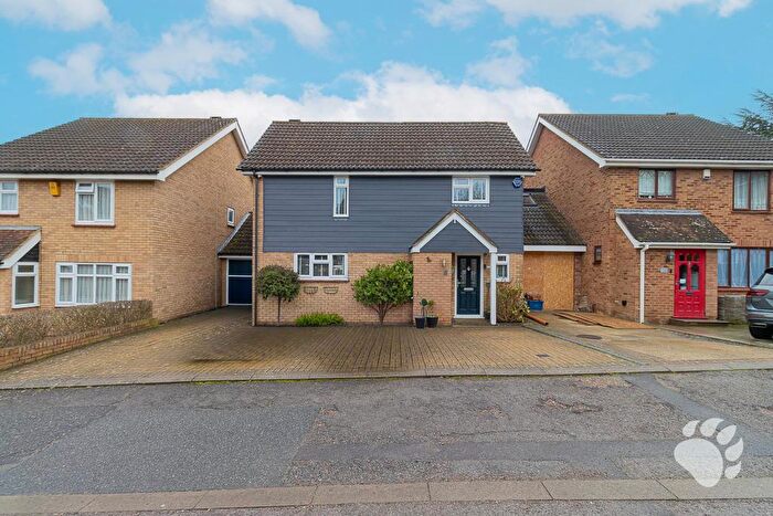 4 Bedroom Link Detached House For Sale In Jefferson Avenue, Laindon West, SS15