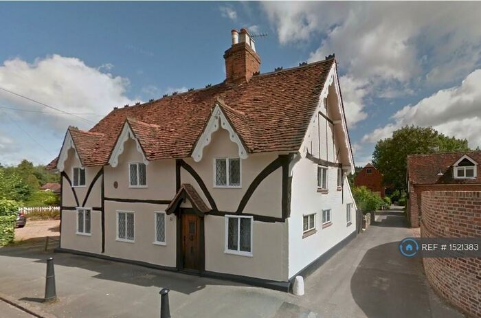 2 Bedroom Terraced House To Rent In The Street, Guildford, GU4