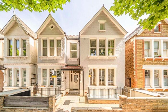 2 Bedroom Flat To Rent In Cavendish Road, Clapham, SW12