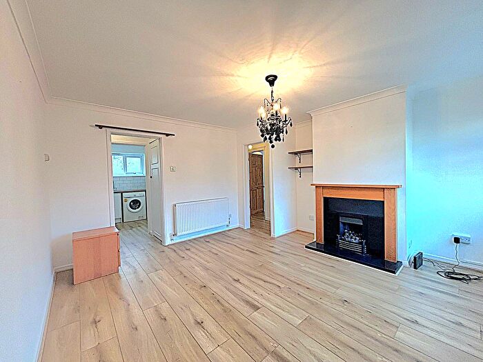 2 Bedroom Maisonette To Rent In Parsonage Gardens, Enfield, EN2