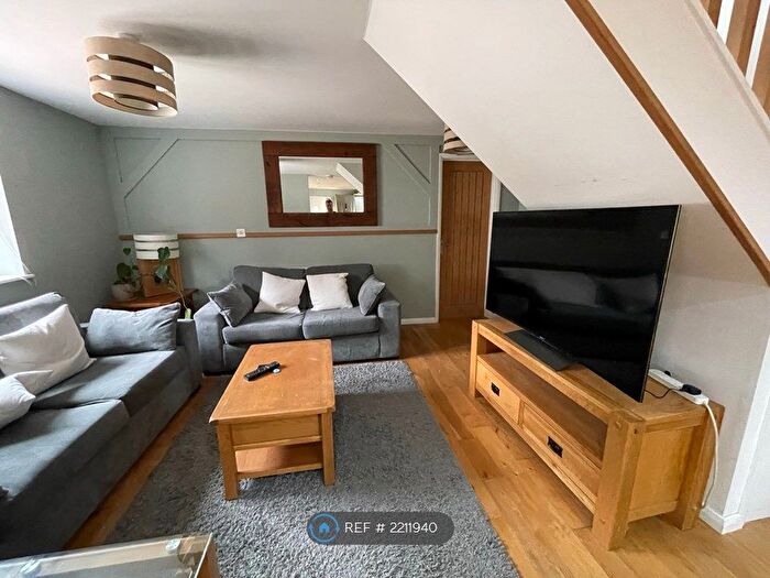 2 Bedroom Detached House To Rent In The Green, Hook, RG29