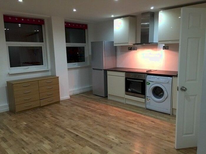 Studio To Rent In Kingsway, Bedford, MK42