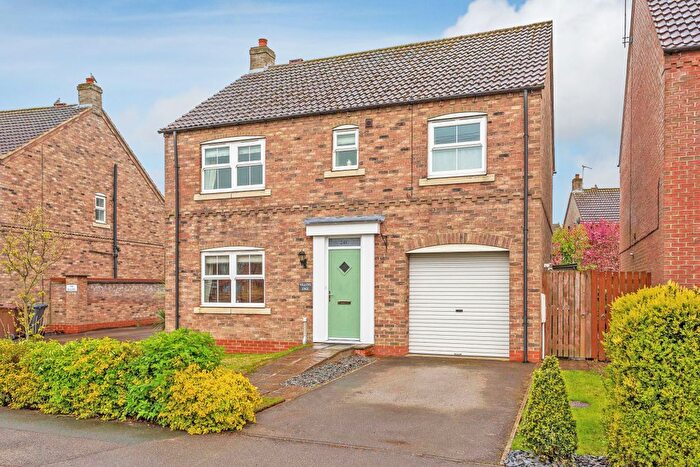 4 Bedroom Detached House For Sale In Park Lane, Barlow, North Yorkshire, YO8
