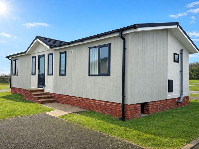 2 Bedroom Park Home For Sale In Kew Pennmena, Higher Fraddon, TR9