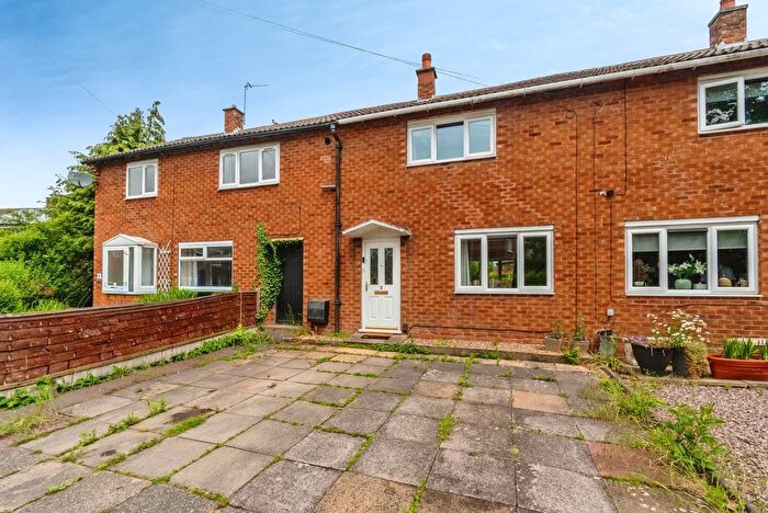 2 Bedroom Terraced House For Sale In Chatsworth Close, Willenhall, West Midlands, WV12