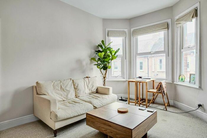 2 Bedroom Flat To Rent In Salisbury Road, Richmond, TW9