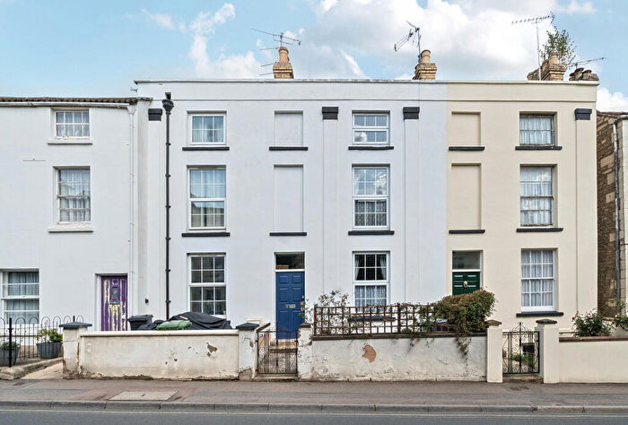 3 Bedroom Terraced House For Sale In London Road, Stroud, Gloucestershire, GL5